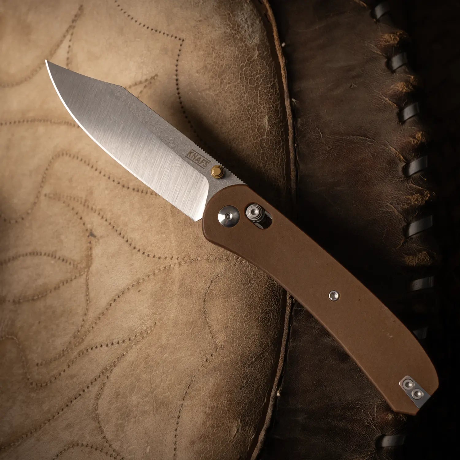 KNAFS-00408
Knafs Lander 2 Pocket Knife - Clip Point blade - Satin S35VN- Front open on saddle
