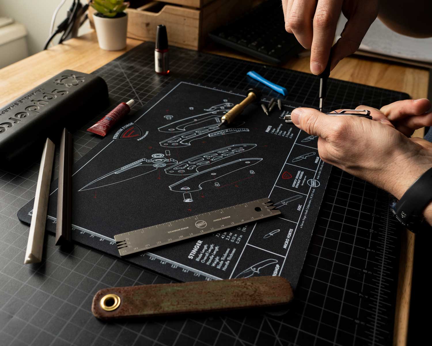 Knafs x Ferrum Forge Stinger Knife Shop Mat - Mouse Pad